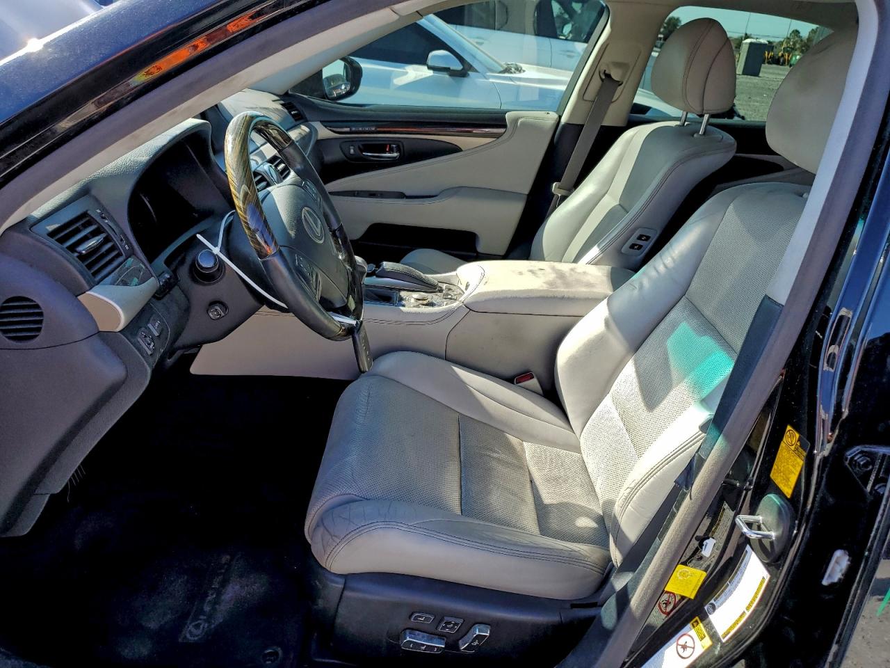 2014 LEXUS LS 460 photo 7