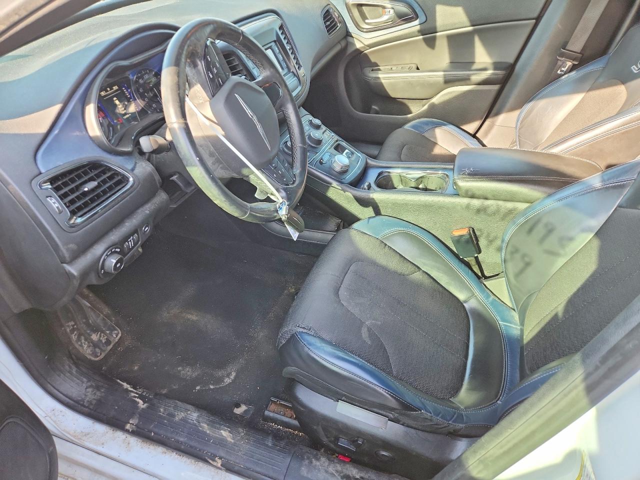 2015 CHRYSLER 200 S photo 7