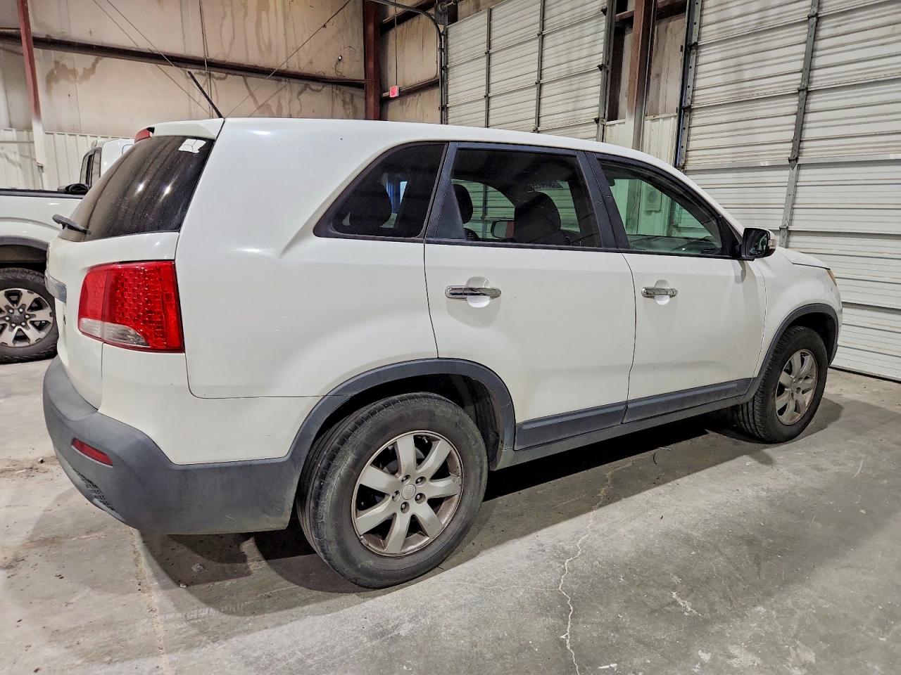 2011 KIA SORENTO BASE photo 3