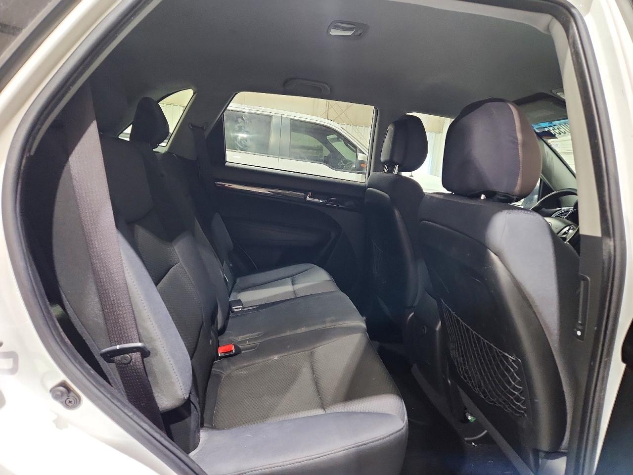 2011 KIA SORENTO BASE photo 11