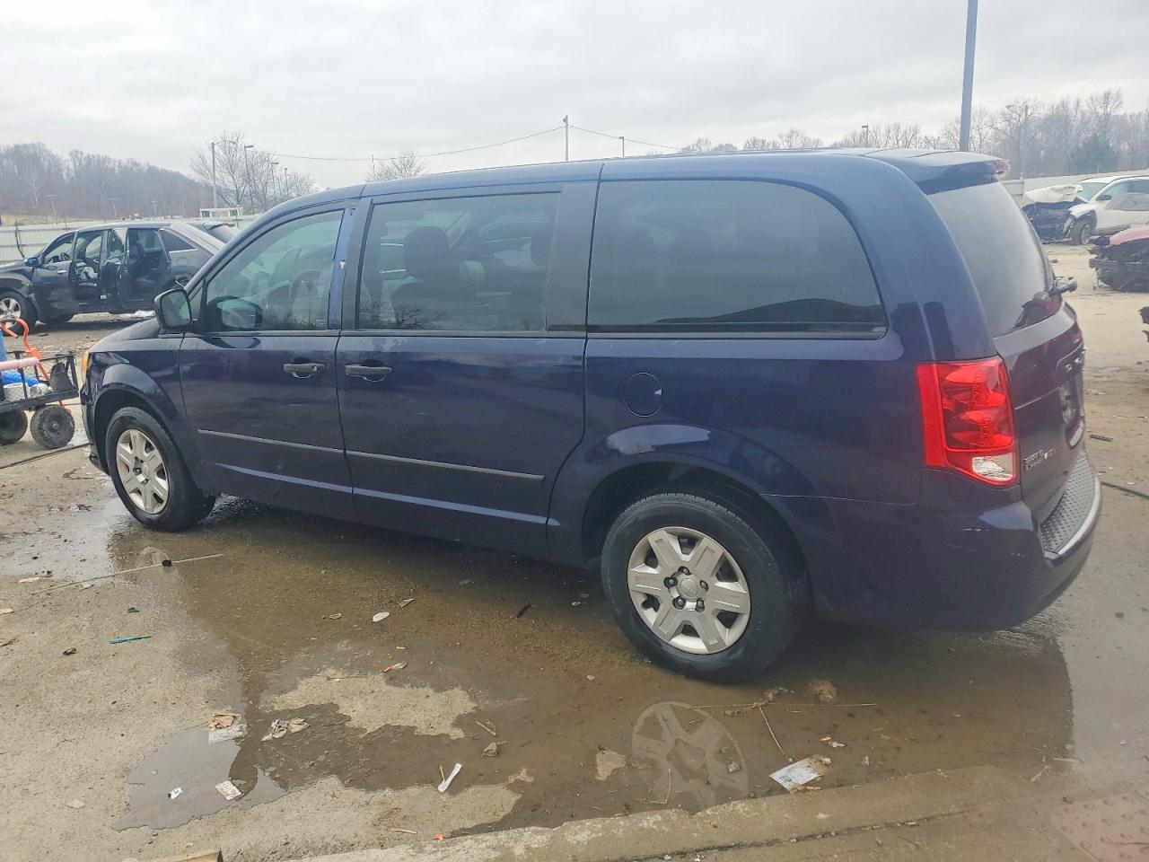 2013 DODGE GRAND CARAVAN SE photo 2