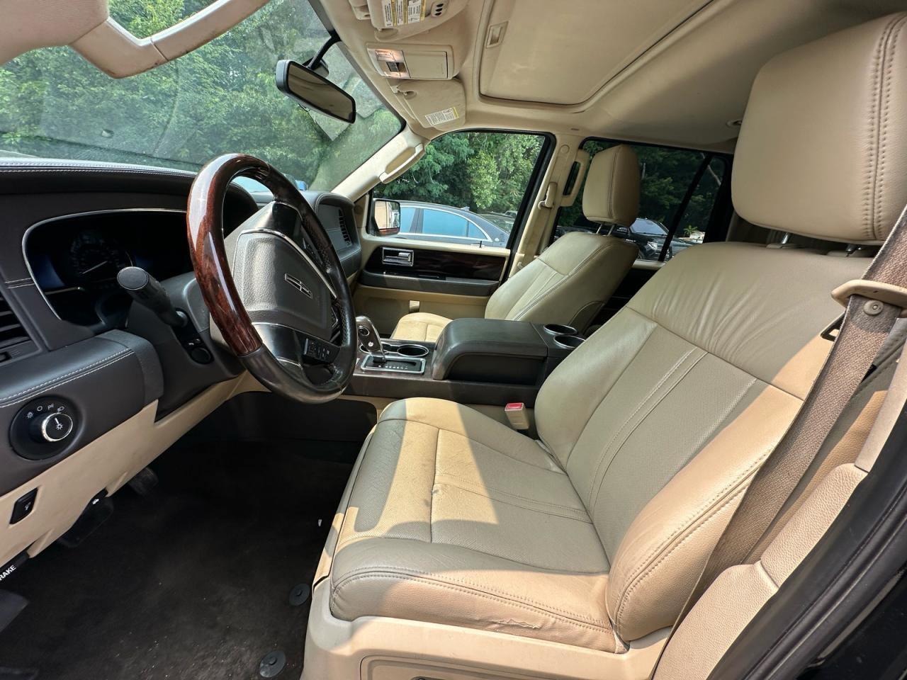 2015 LINCOLN NAVIGATOR photo 9