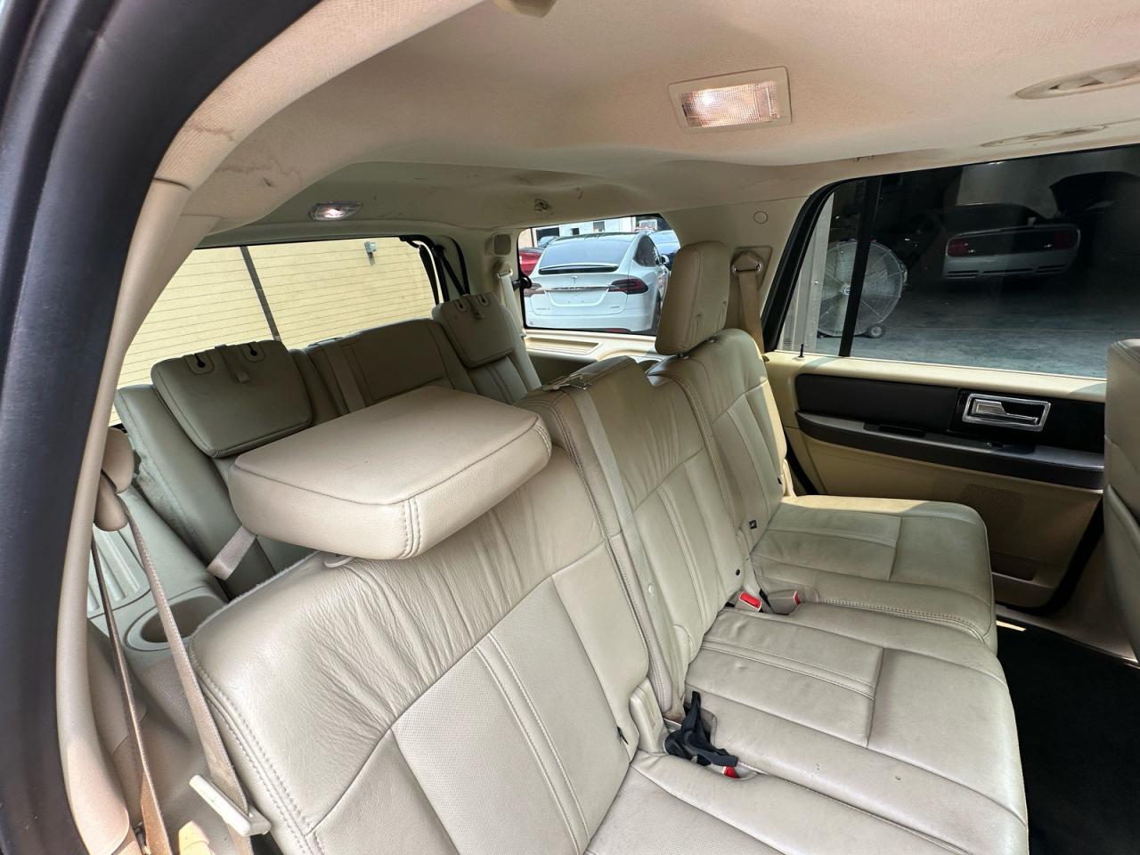 2015 LINCOLN NAVIGATOR photo 6