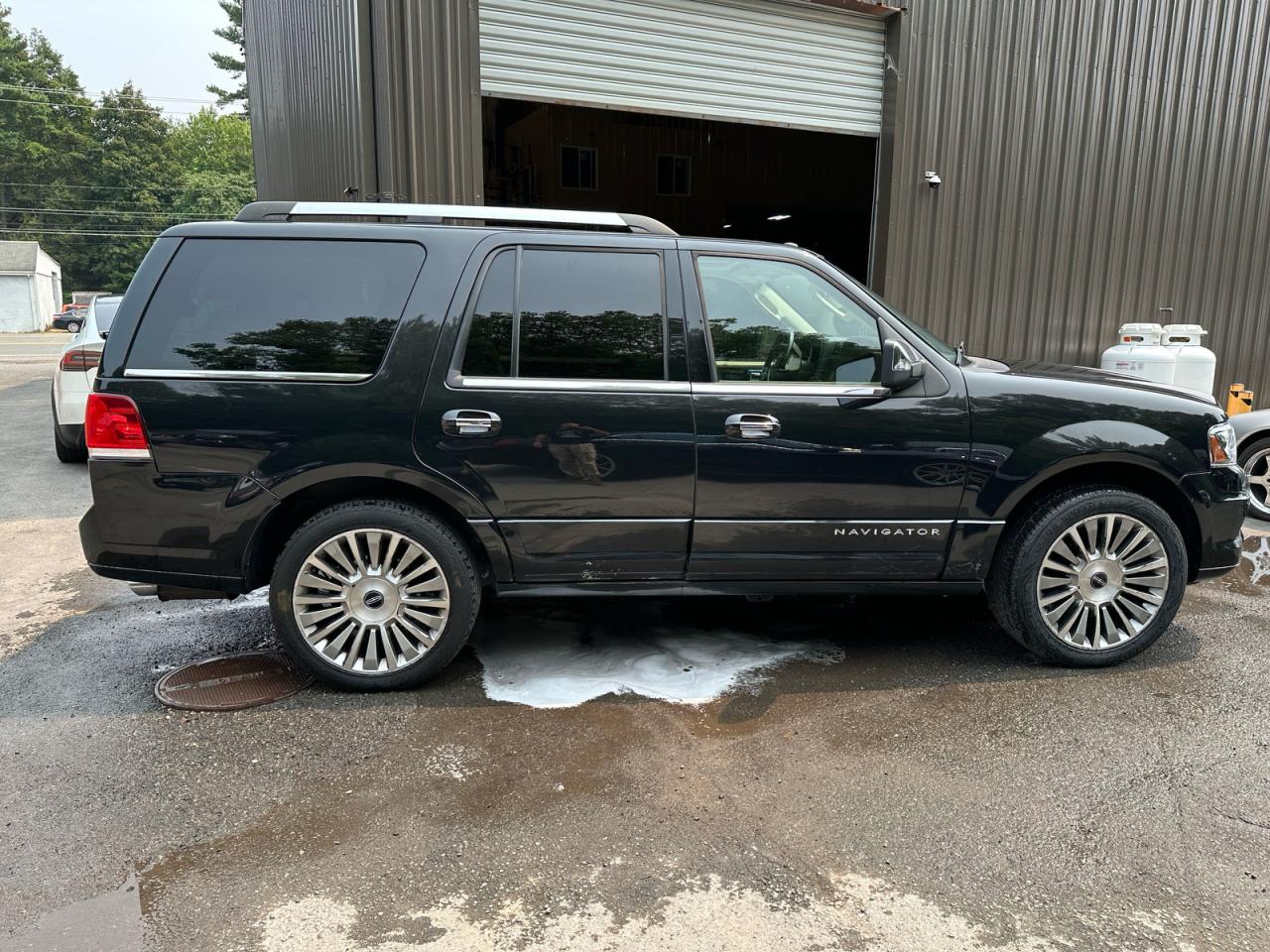 2015 LINCOLN NAVIGATOR photo 12