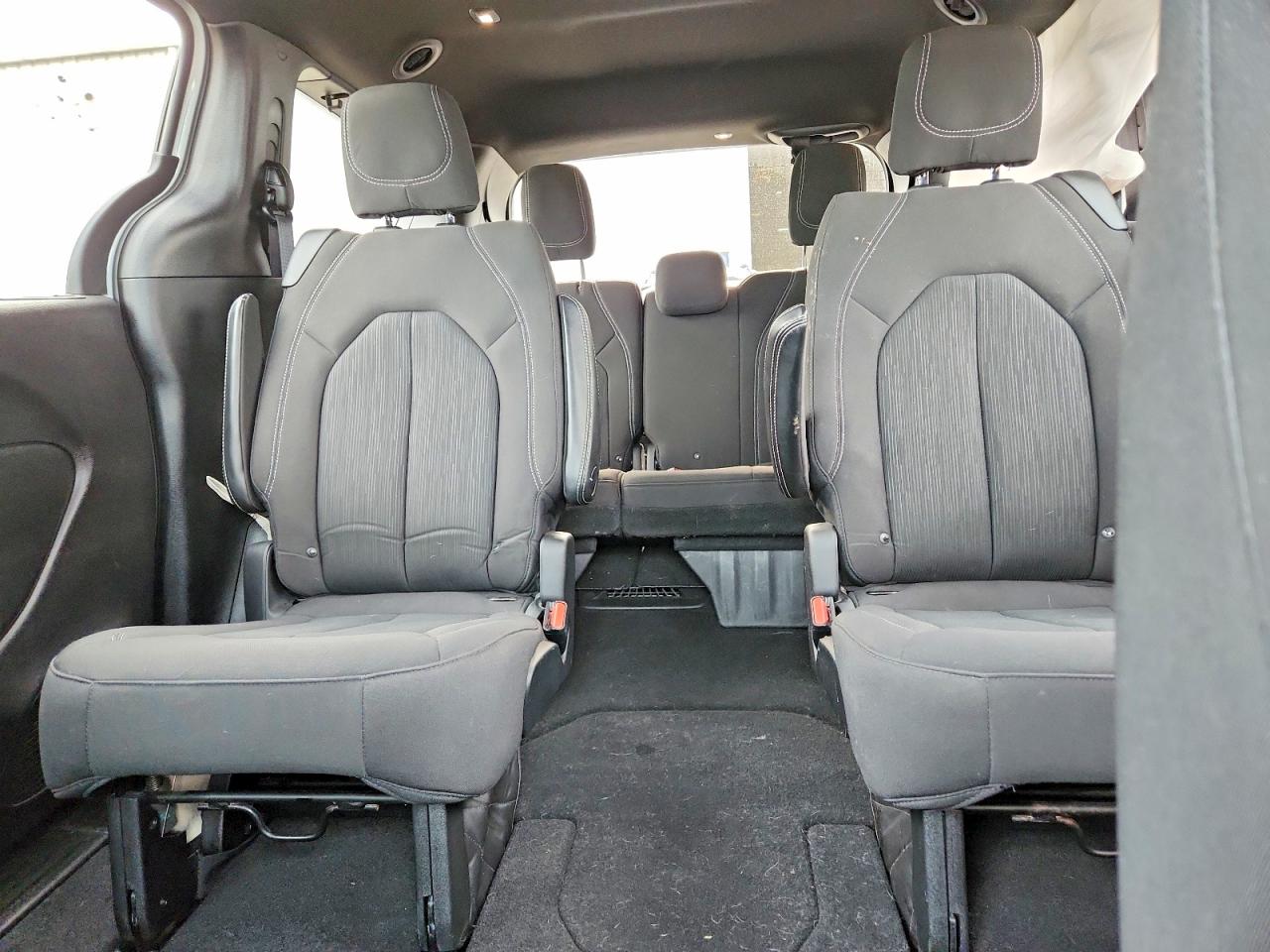 2019 CHRYSLER PACIFICA TOURING PLUS photo 10