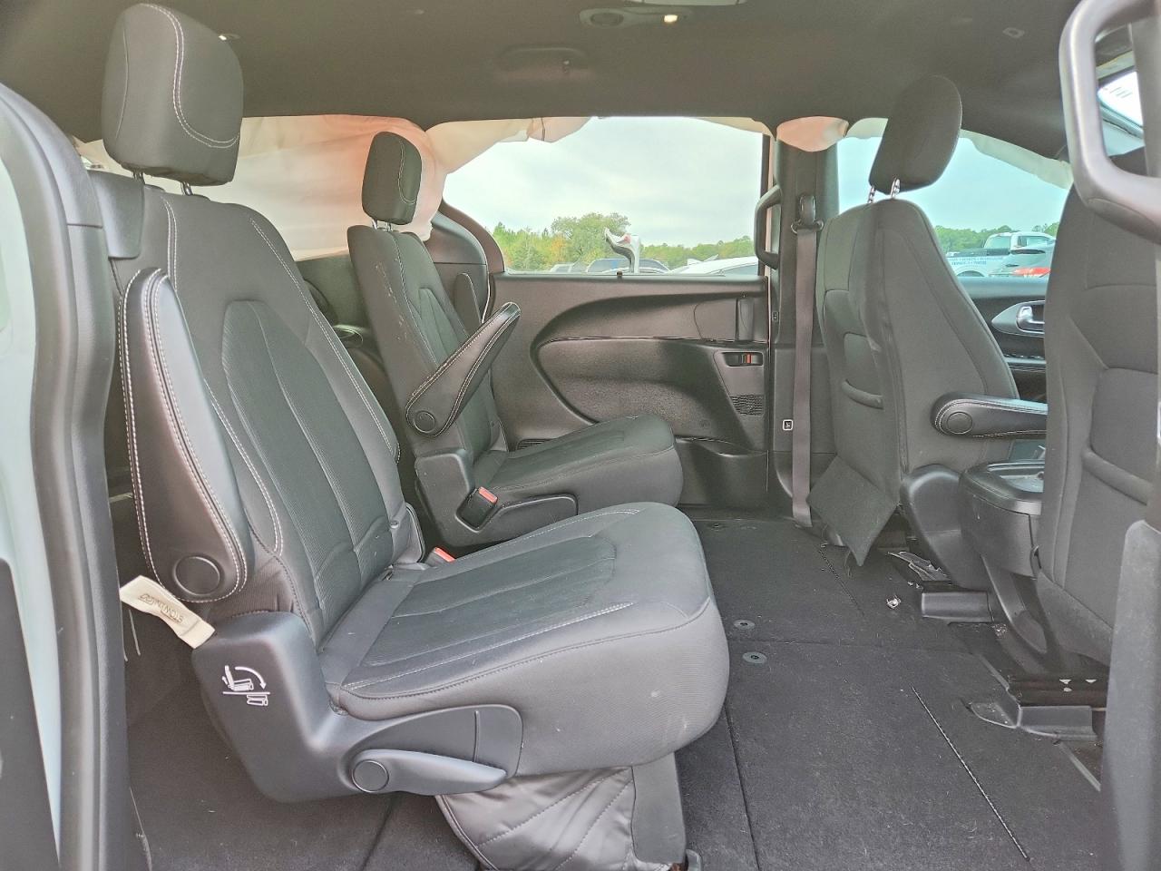 2019 CHRYSLER PACIFICA TOURING PLUS photo 11