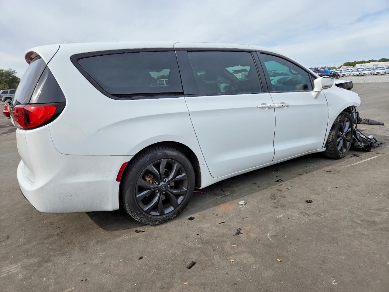 2019 CHRYSLER PACIFICA TOURING PLUS photo 3