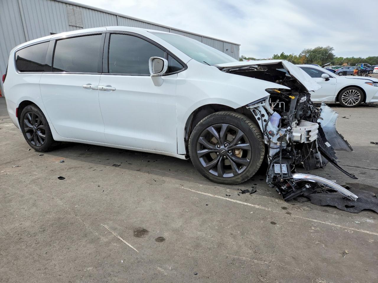 2019 CHRYSLER PACIFICA TOURING PLUS photo 4
