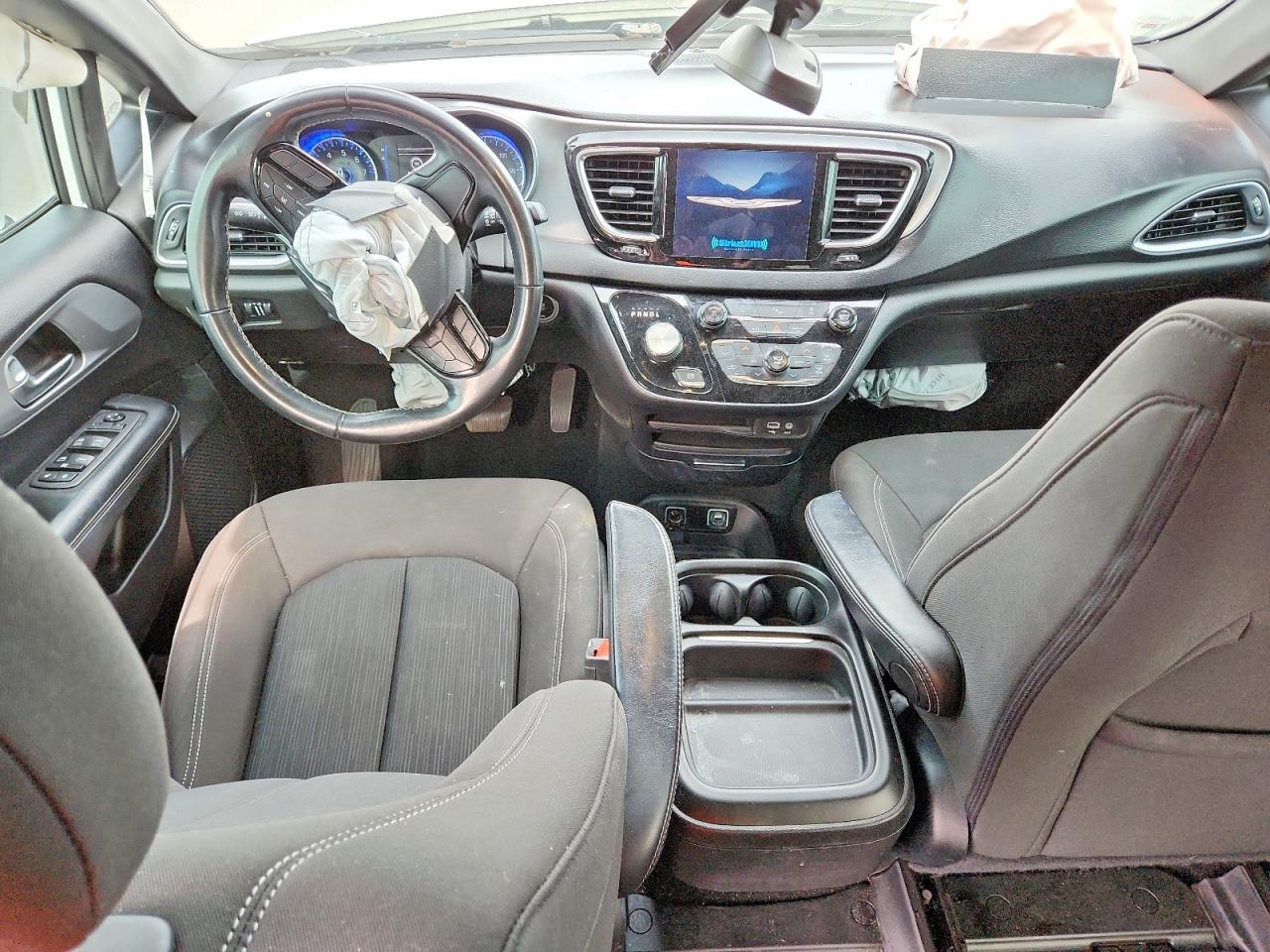 2019 CHRYSLER PACIFICA TOURING PLUS photo 8