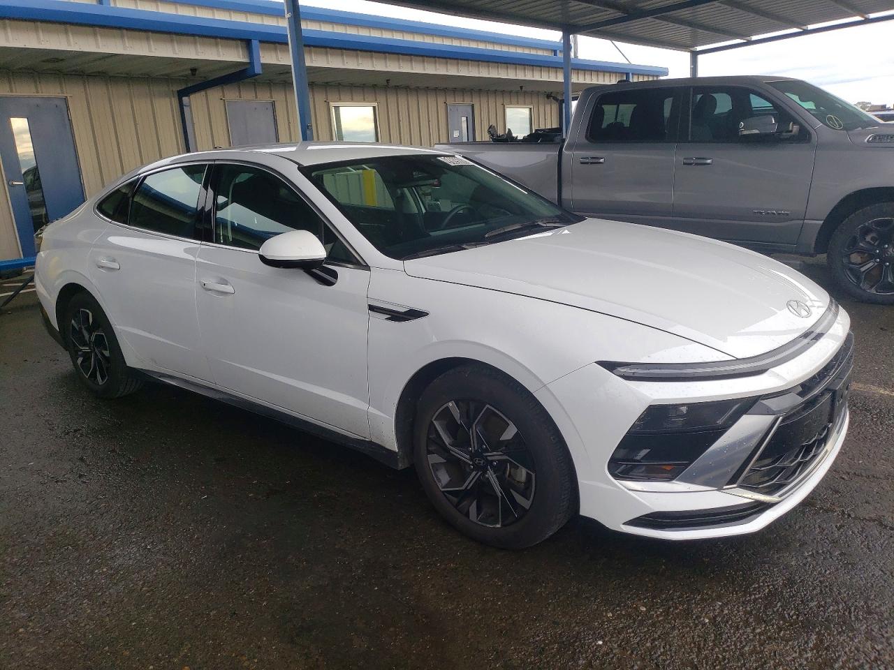 2025 HYUNDAI SONATA SEL photo 4