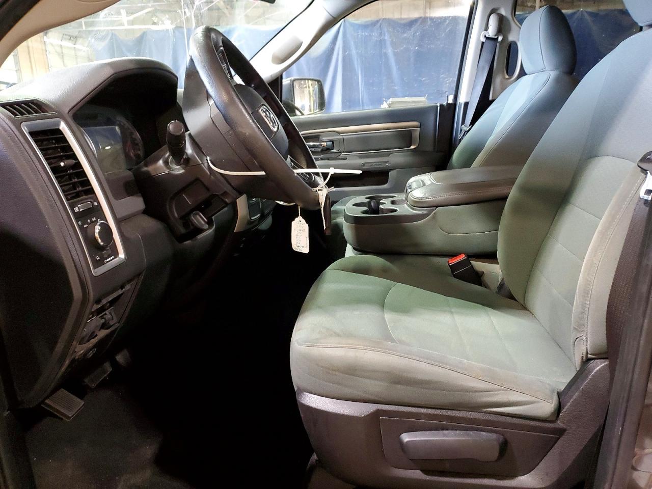 2015 RAM 1500 SLT photo 13