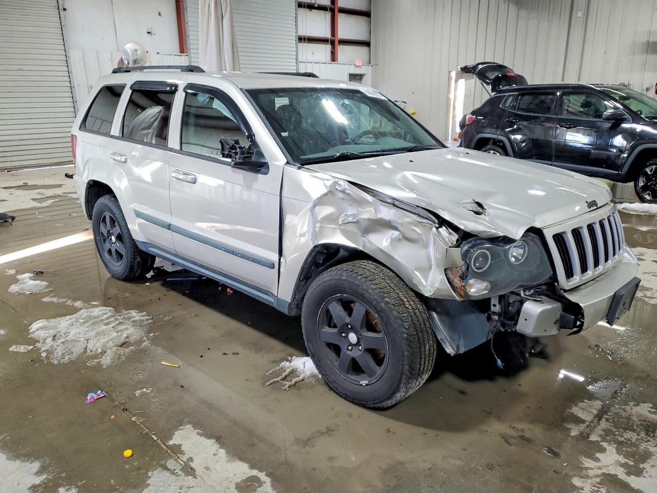 2009 JEEP GRAND CHEROKEE LAREDO photo 4