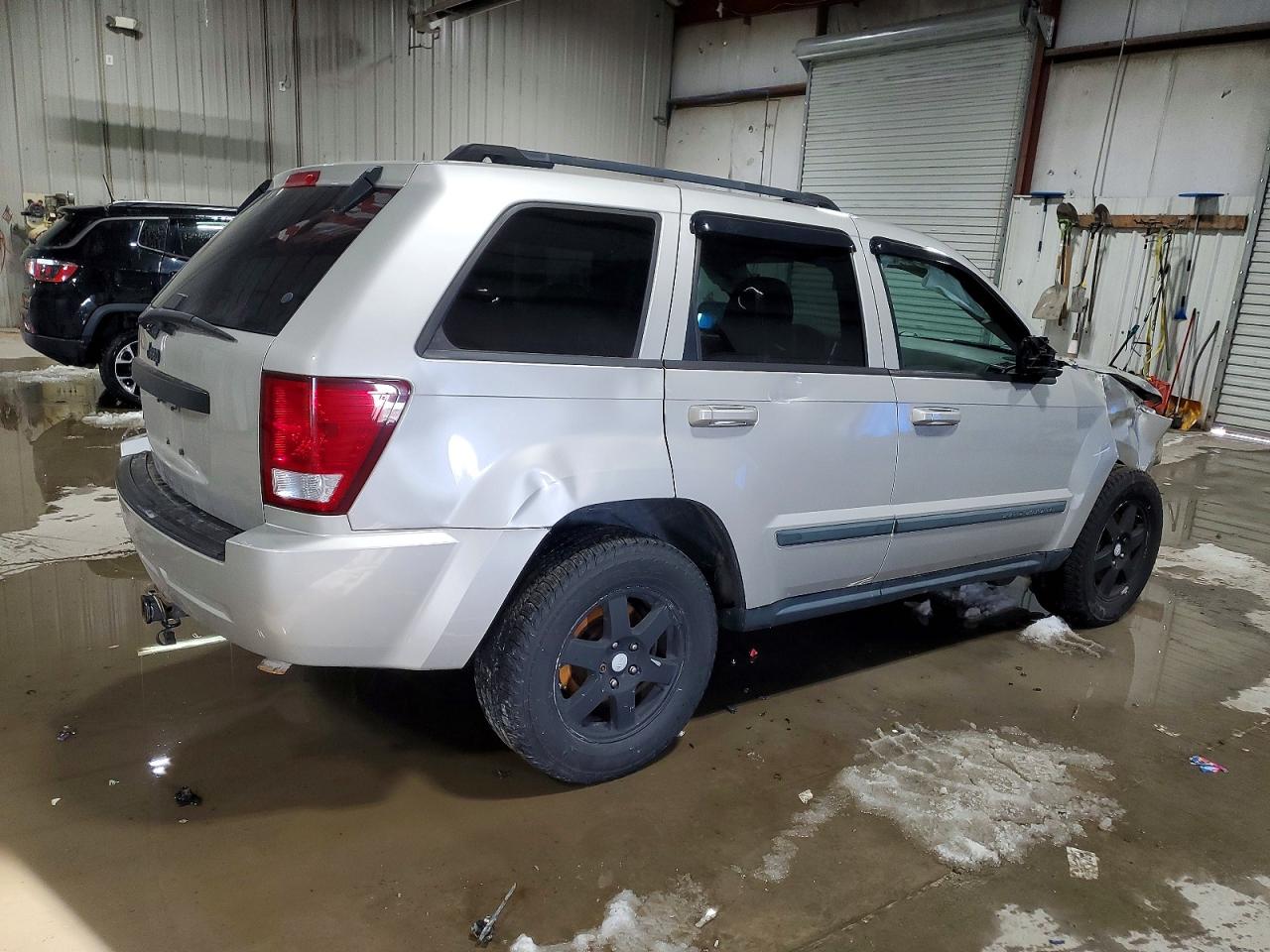 2009 JEEP GRAND CHEROKEE LAREDO photo 3