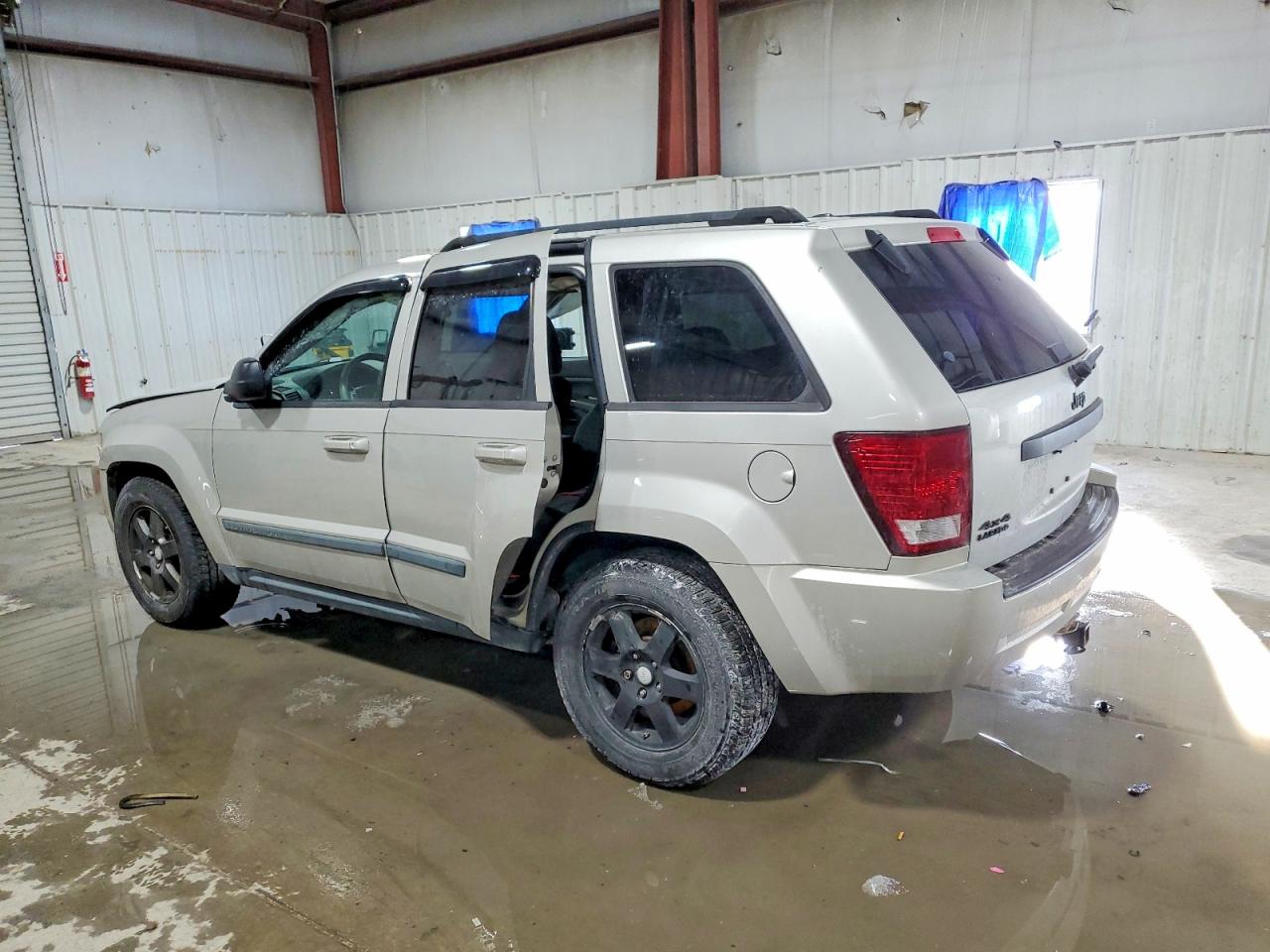 2009 JEEP GRAND CHEROKEE LAREDO photo 2