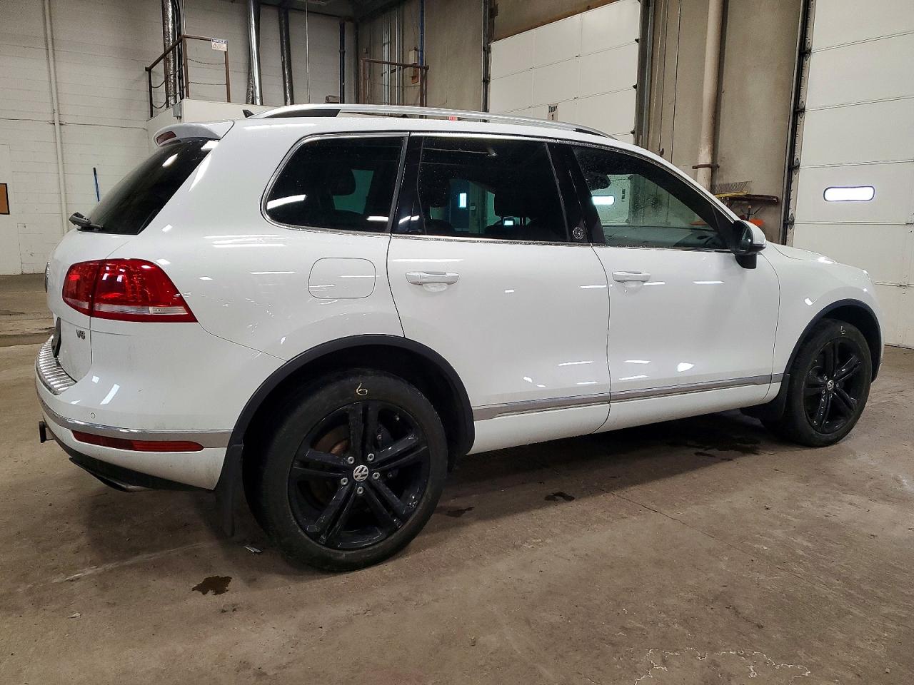 2017 VOLKSWAGEN TOUAREG WOLFSBURG photo 3