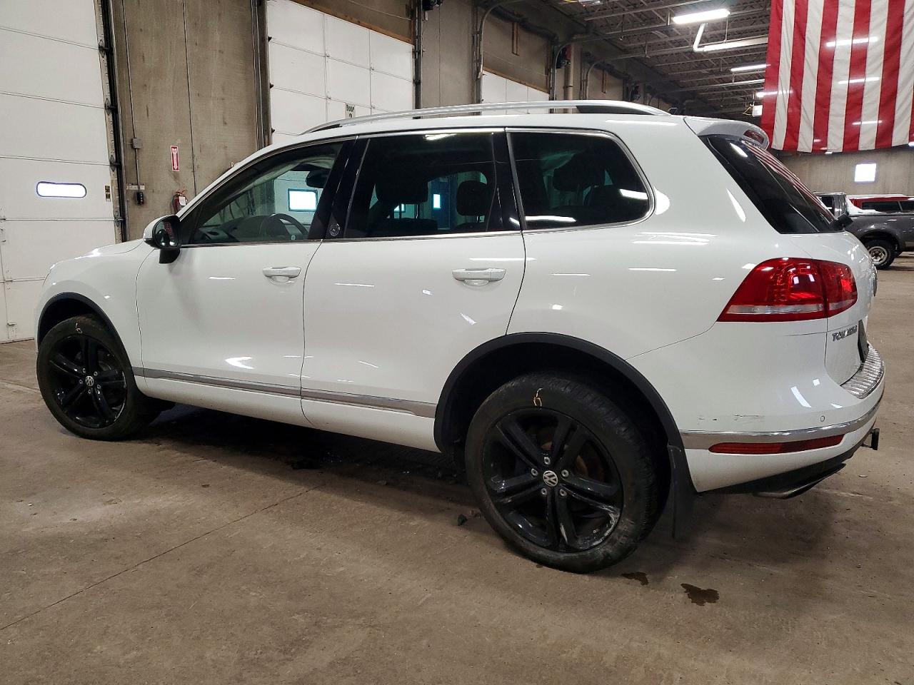 2017 VOLKSWAGEN TOUAREG WOLFSBURG photo 2