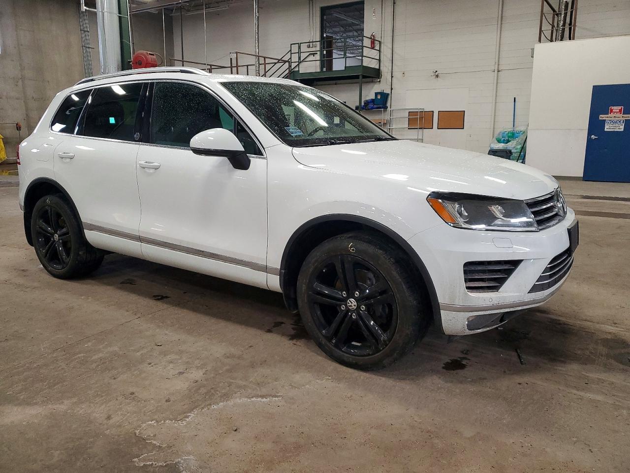 2017 VOLKSWAGEN TOUAREG WOLFSBURG photo 4