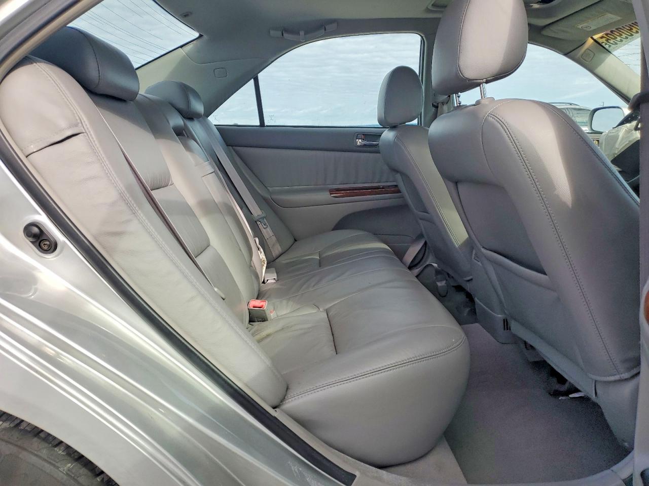 2002 TOYOTA CAMRY LE photo 10