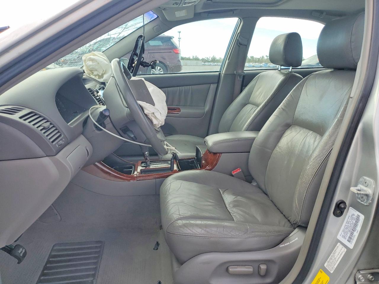 2002 TOYOTA CAMRY LE photo 7