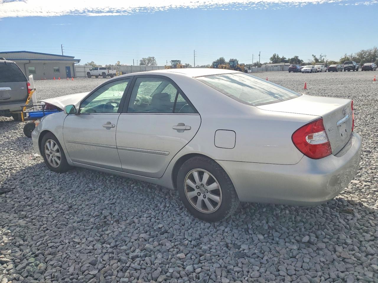 2002 TOYOTA CAMRY LE photo 2