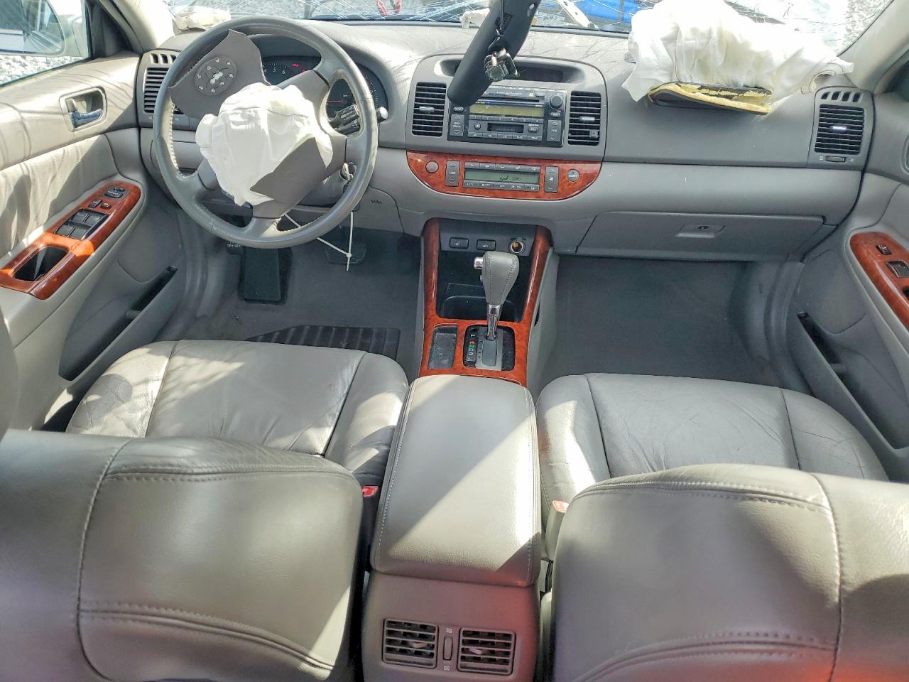 2002 TOYOTA CAMRY LE photo 8