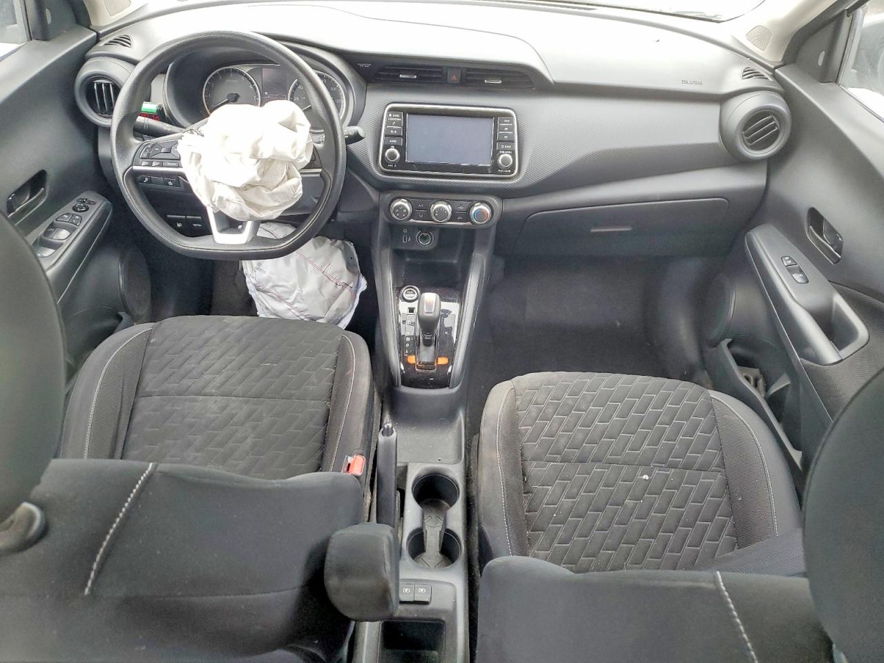 2022 NISSAN KICKS S photo 8