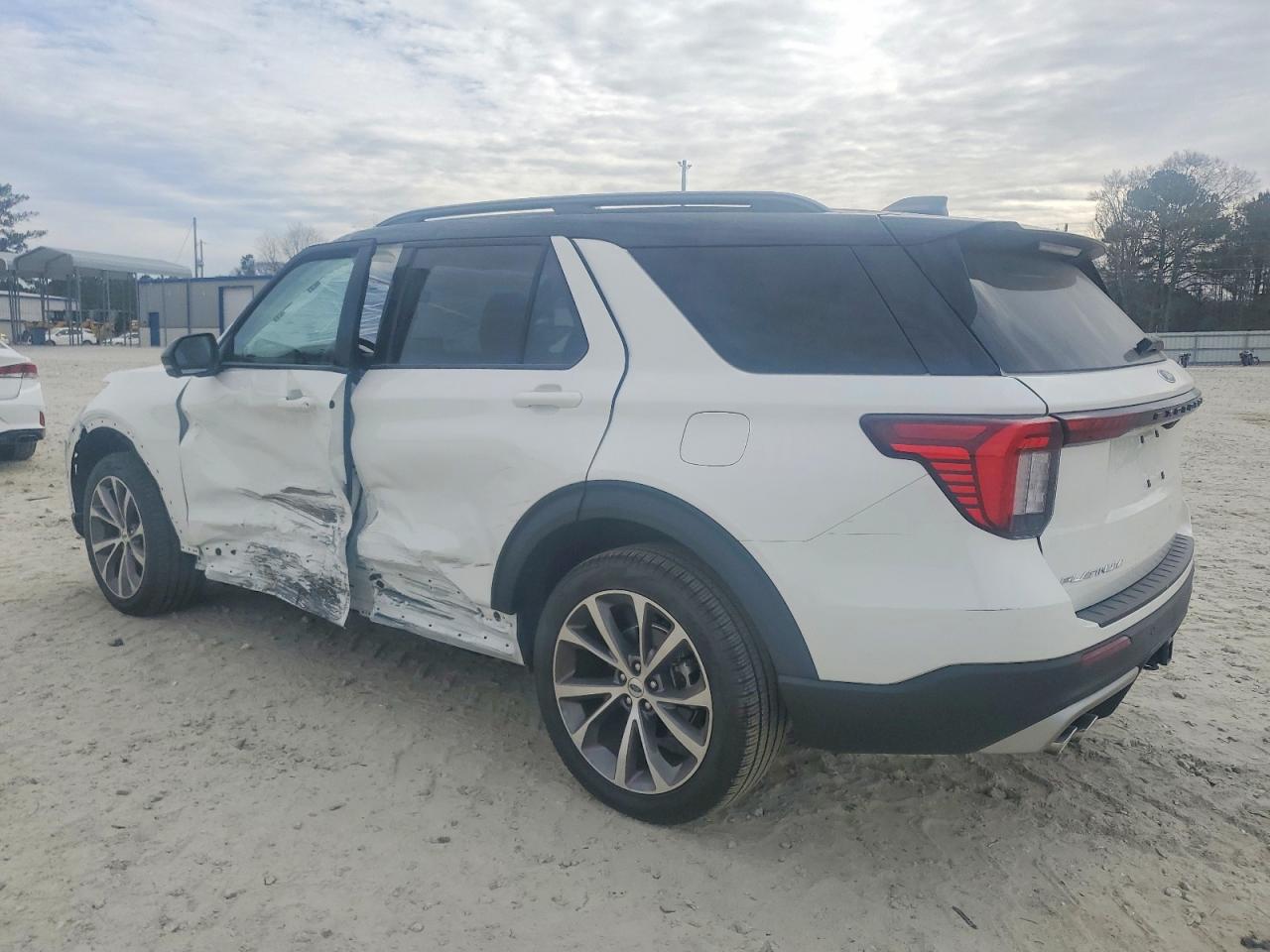 2025 FORD EXPLORER PLATINUM photo 2