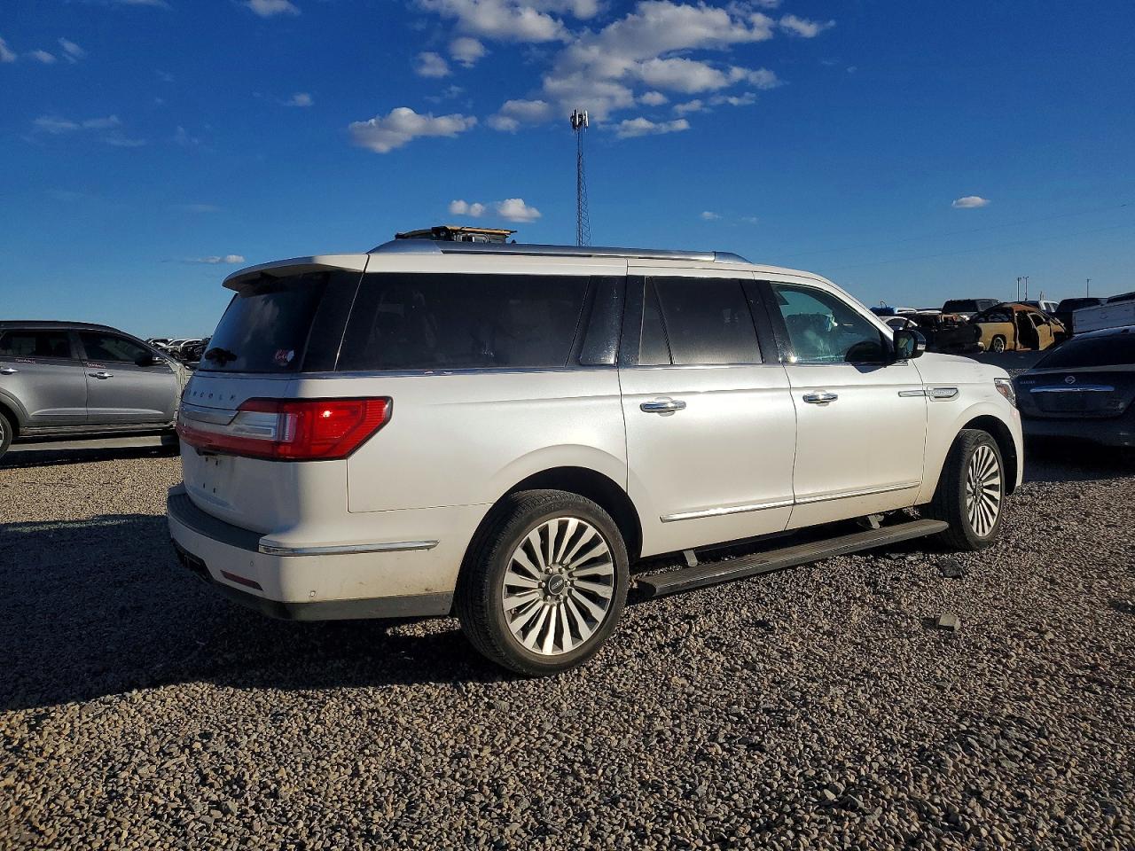2019 LINCOLN NAVIGATOR L RESERVE photo 3