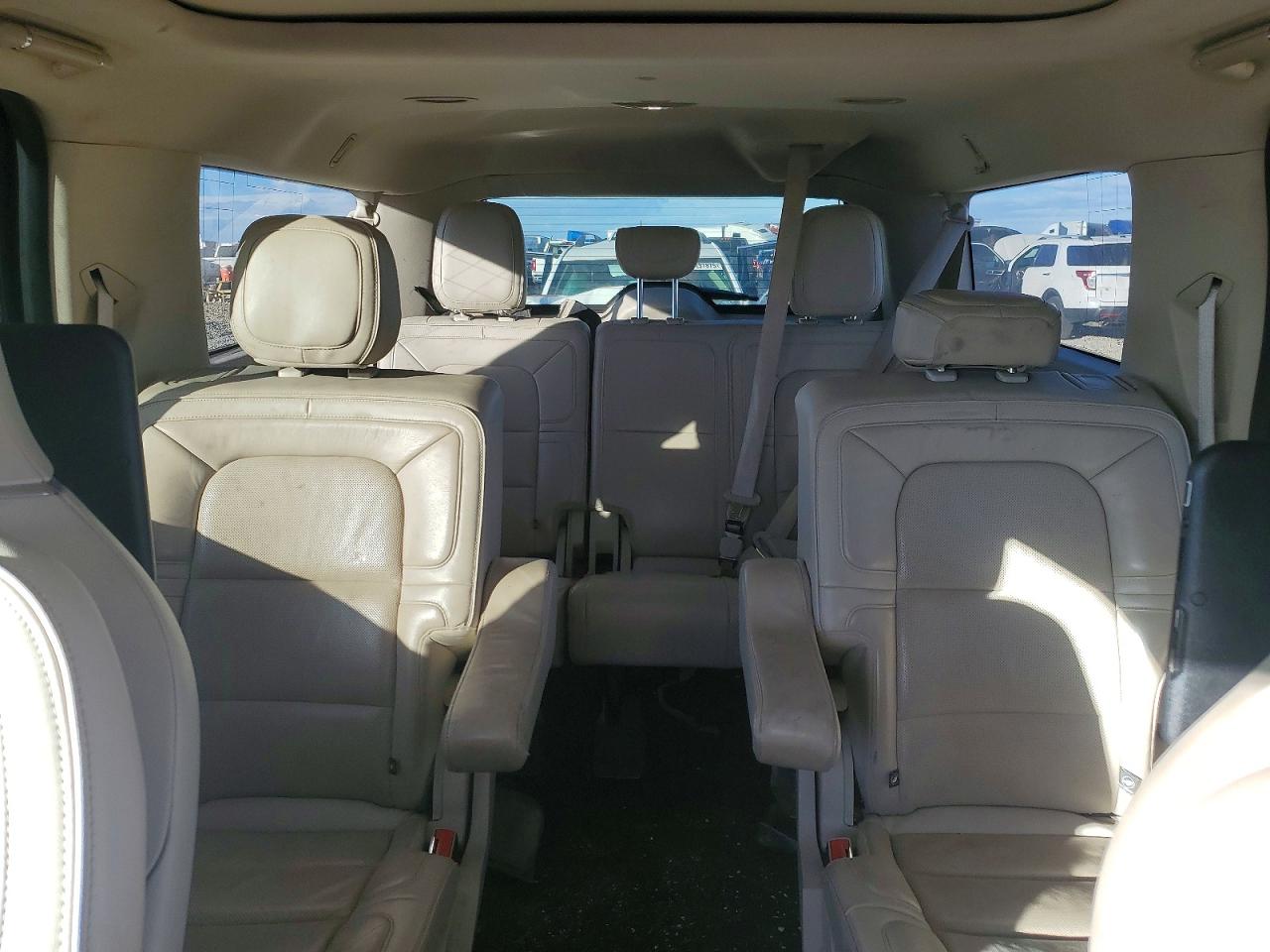 2019 LINCOLN NAVIGATOR L RESERVE photo 10