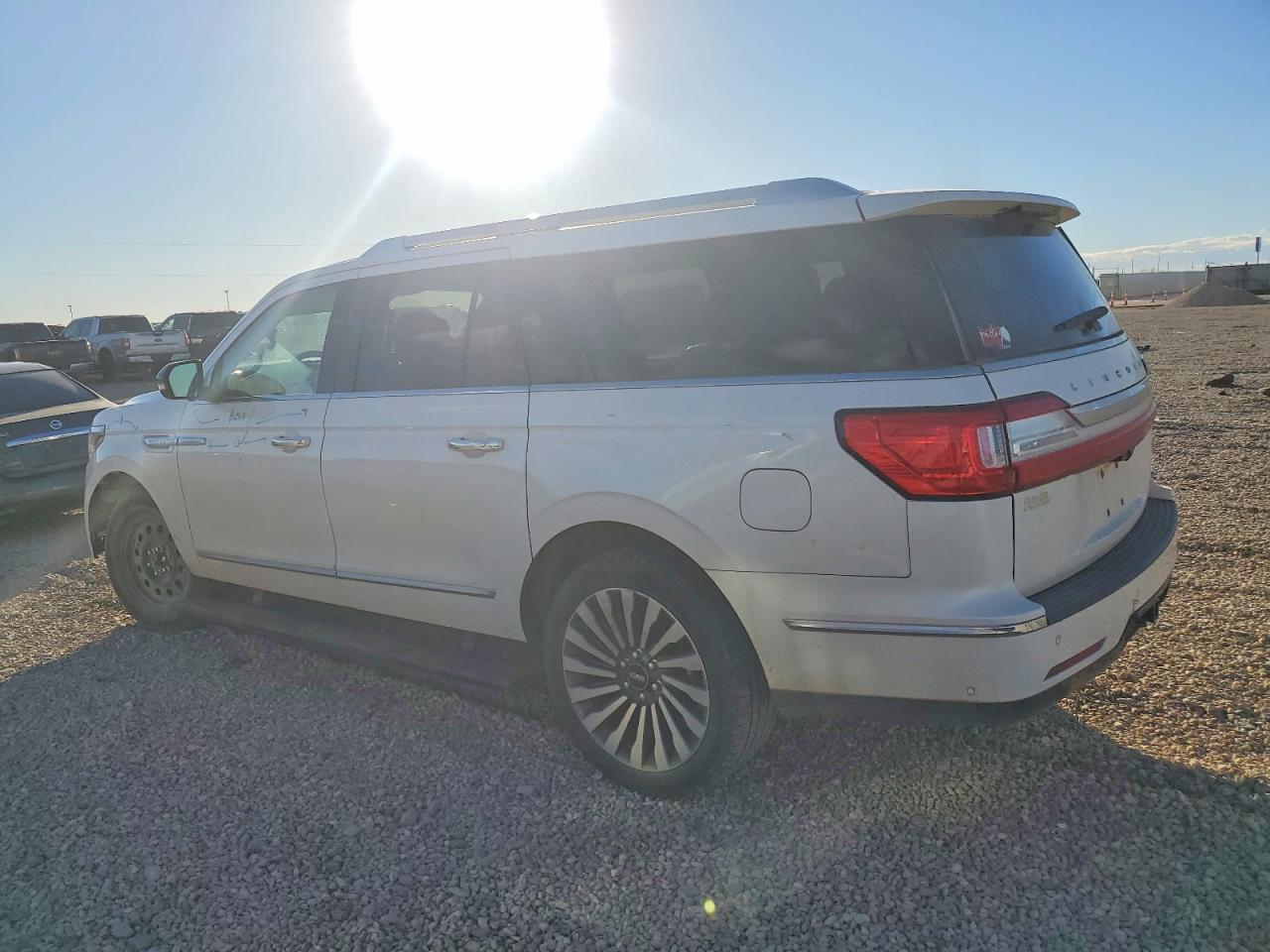 2019 LINCOLN NAVIGATOR L RESERVE photo 2