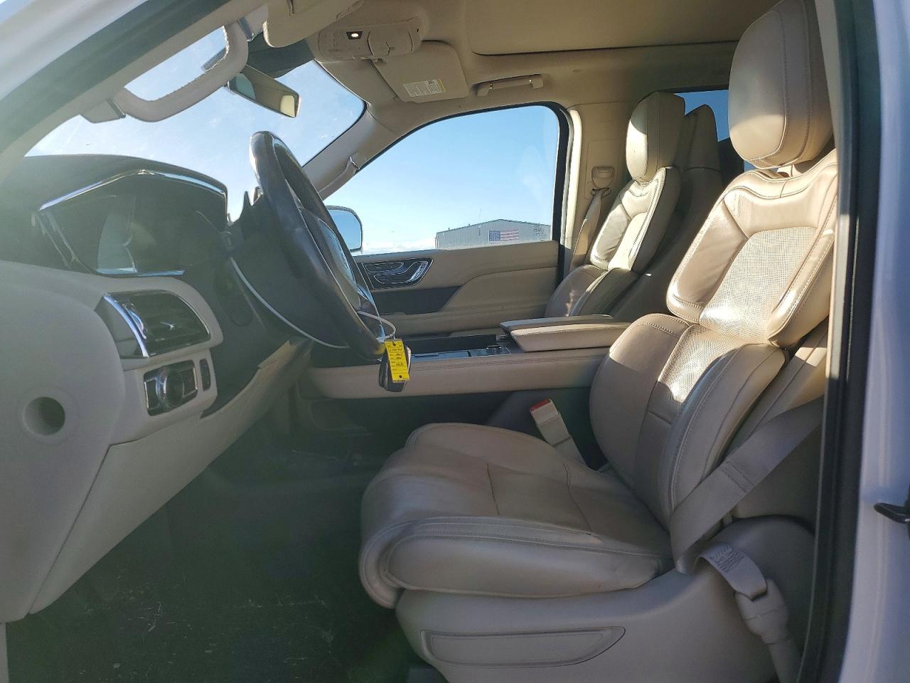 2019 LINCOLN NAVIGATOR L RESERVE photo 7