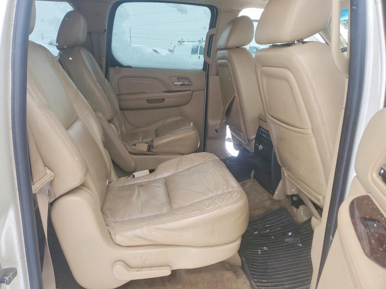 2011 CADILLAC ESCALADE ESV LUXURY photo 11