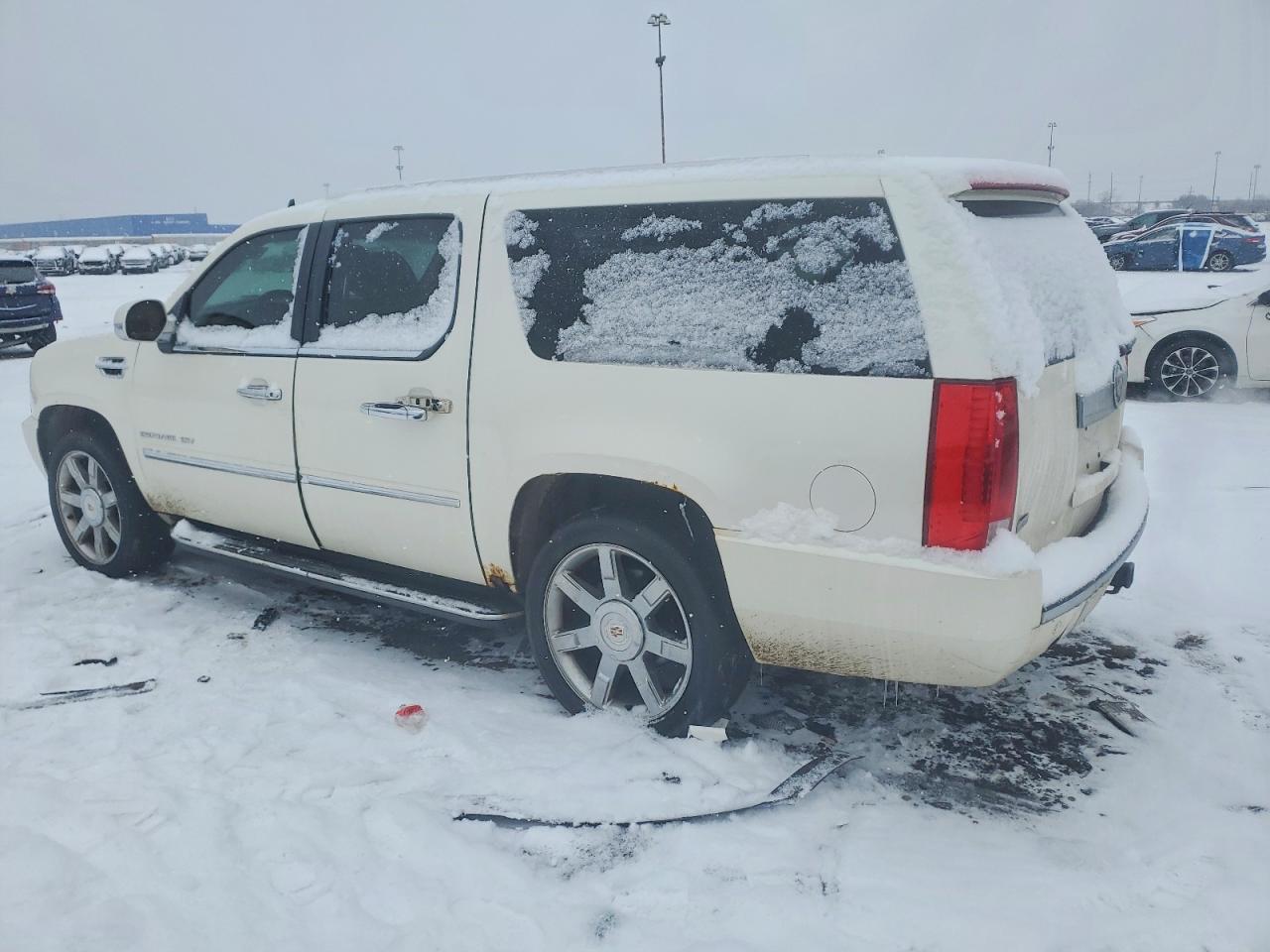 2011 CADILLAC ESCALADE ESV LUXURY photo 2