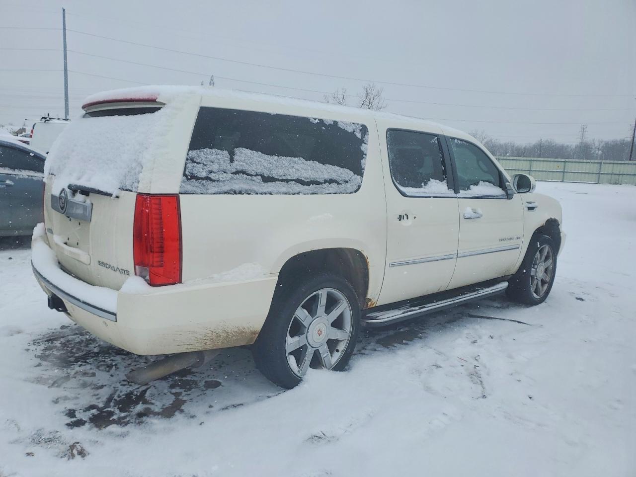 2011 CADILLAC ESCALADE ESV LUXURY photo 3