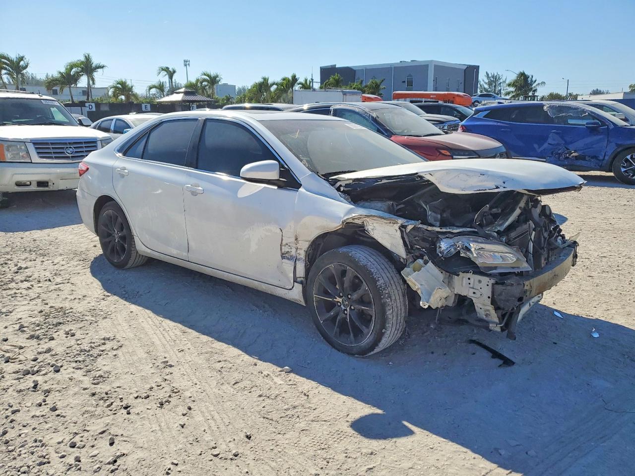2016 TOYOTA CAMRY LE photo 4