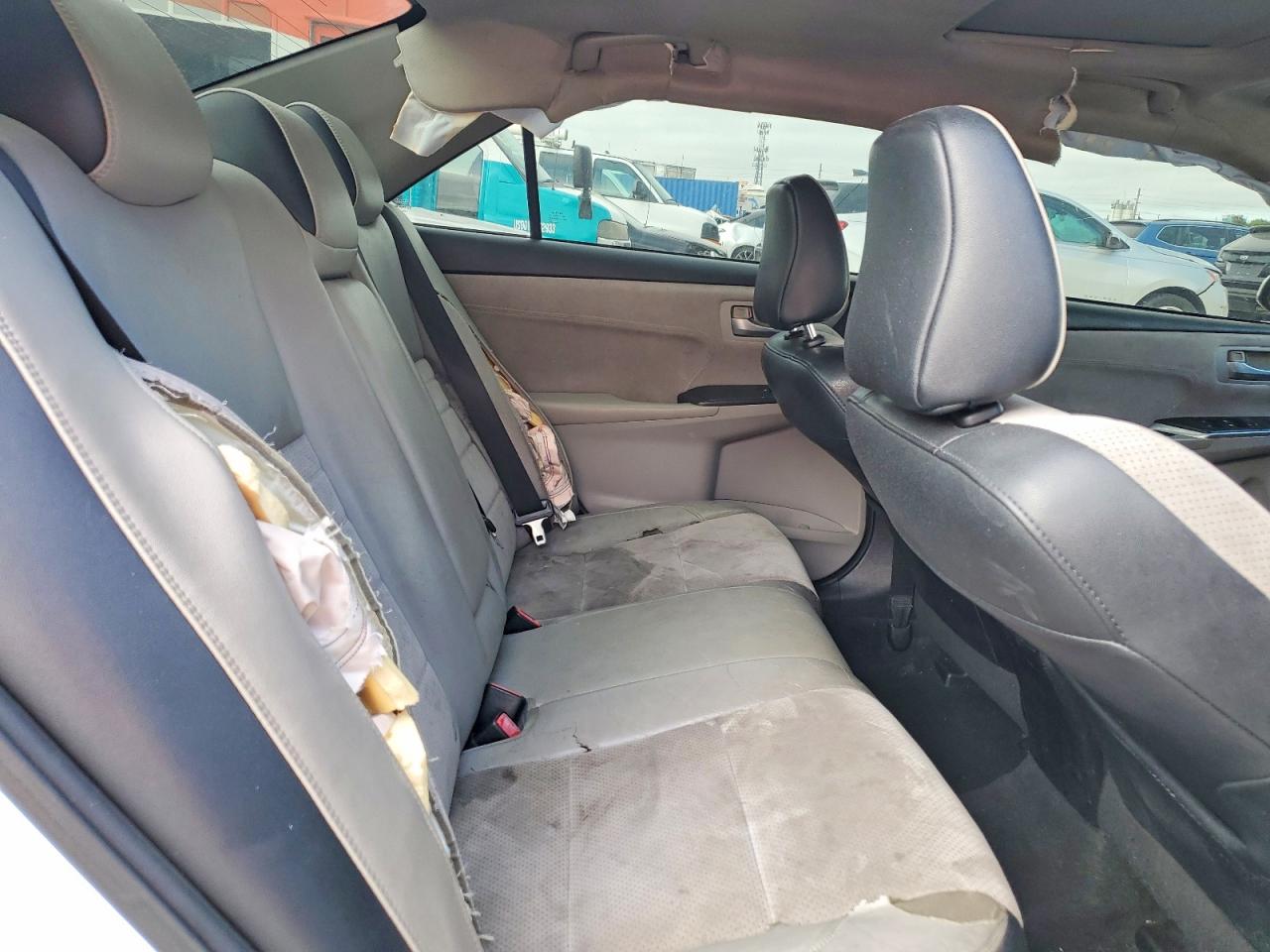 2016 TOYOTA CAMRY LE photo 10