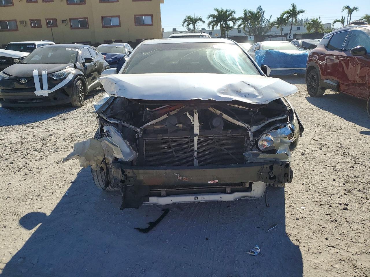 2016 TOYOTA CAMRY LE photo 5