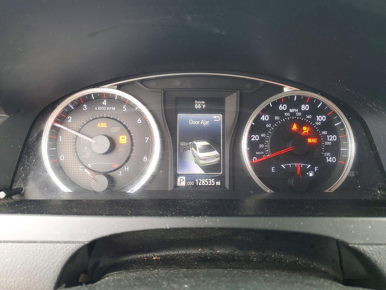 2016 TOYOTA CAMRY LE photo 9