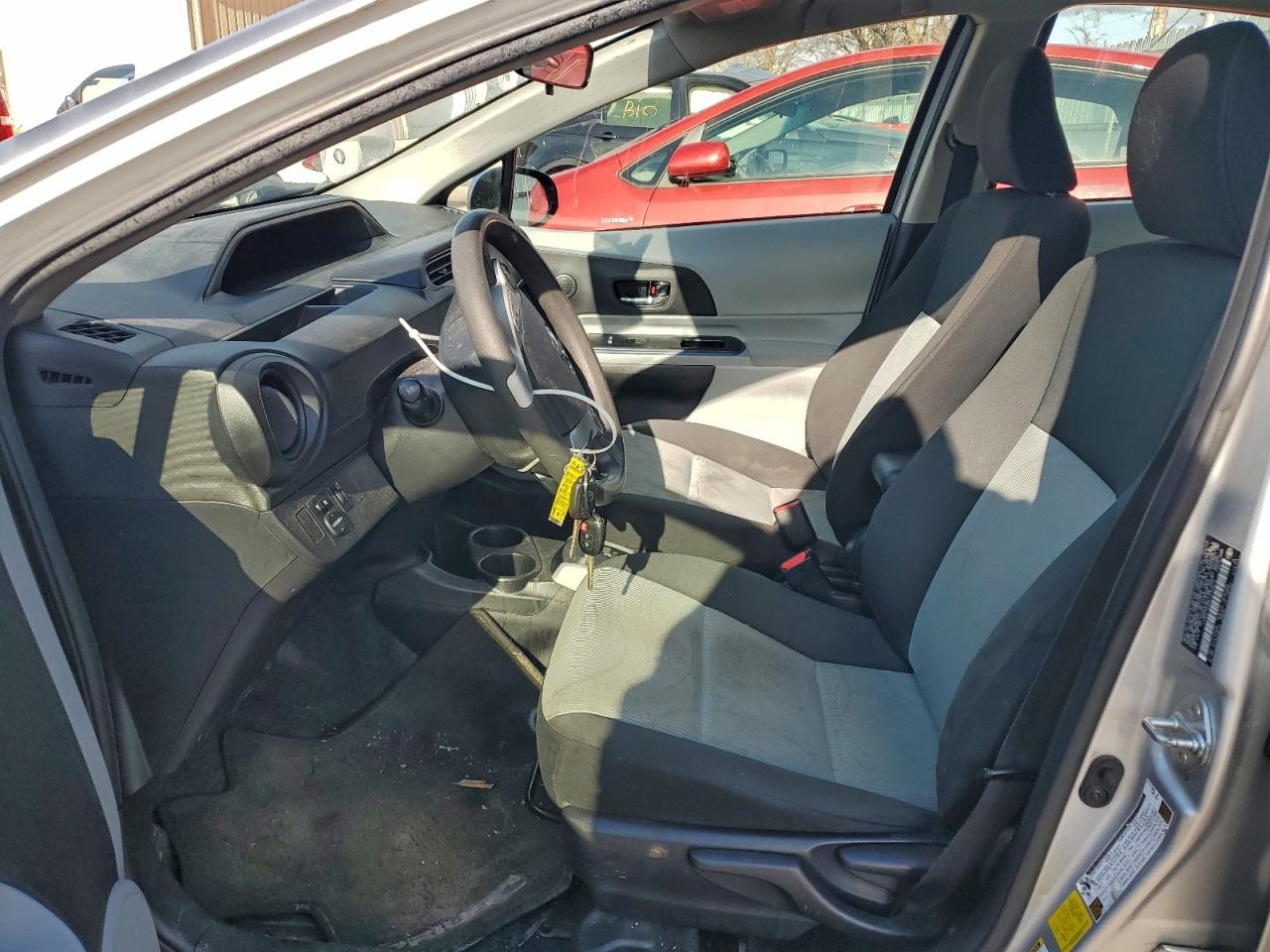 2013 TOYOTA PRIUS C photo 7