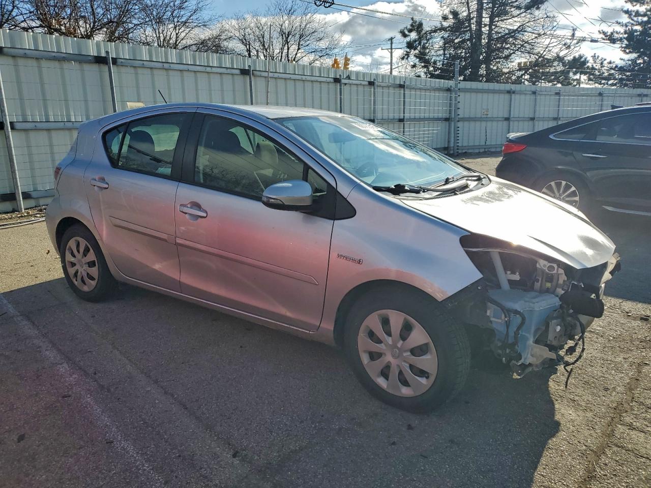 2013 TOYOTA PRIUS C photo 4