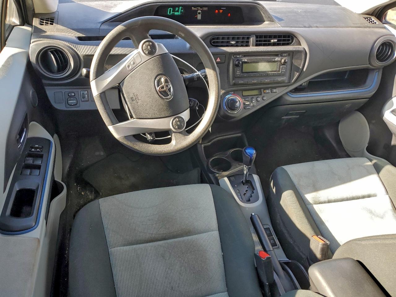 2013 TOYOTA PRIUS C photo 8