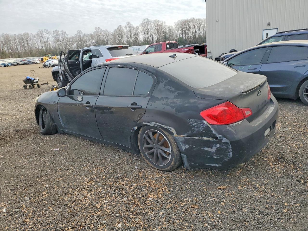 2009 INFINITI G37 photo 2