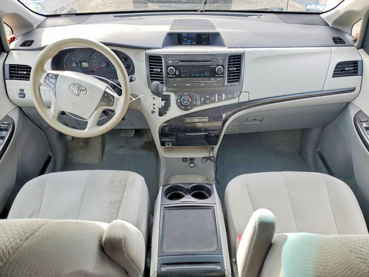 2014 TOYOTA SIENNA LE photo 8