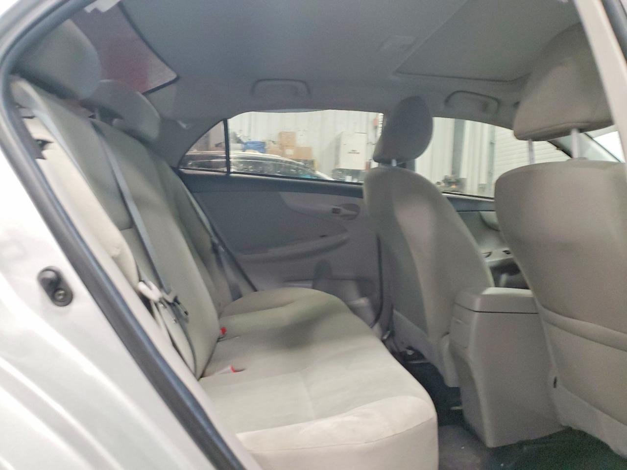 2013 TOYOTA COROLLA BASE photo 10