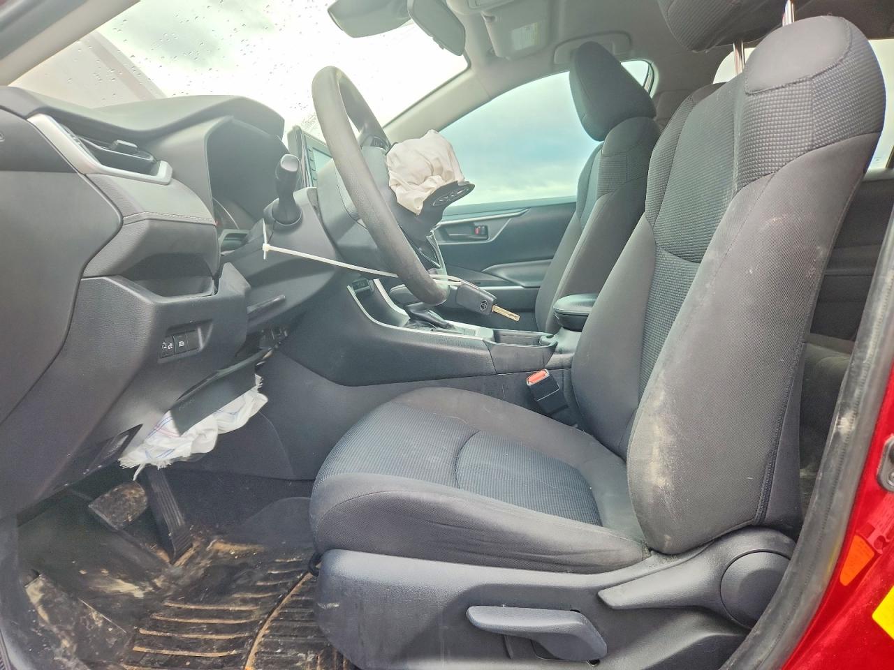 2019 TOYOTA RAV4 LE photo 7