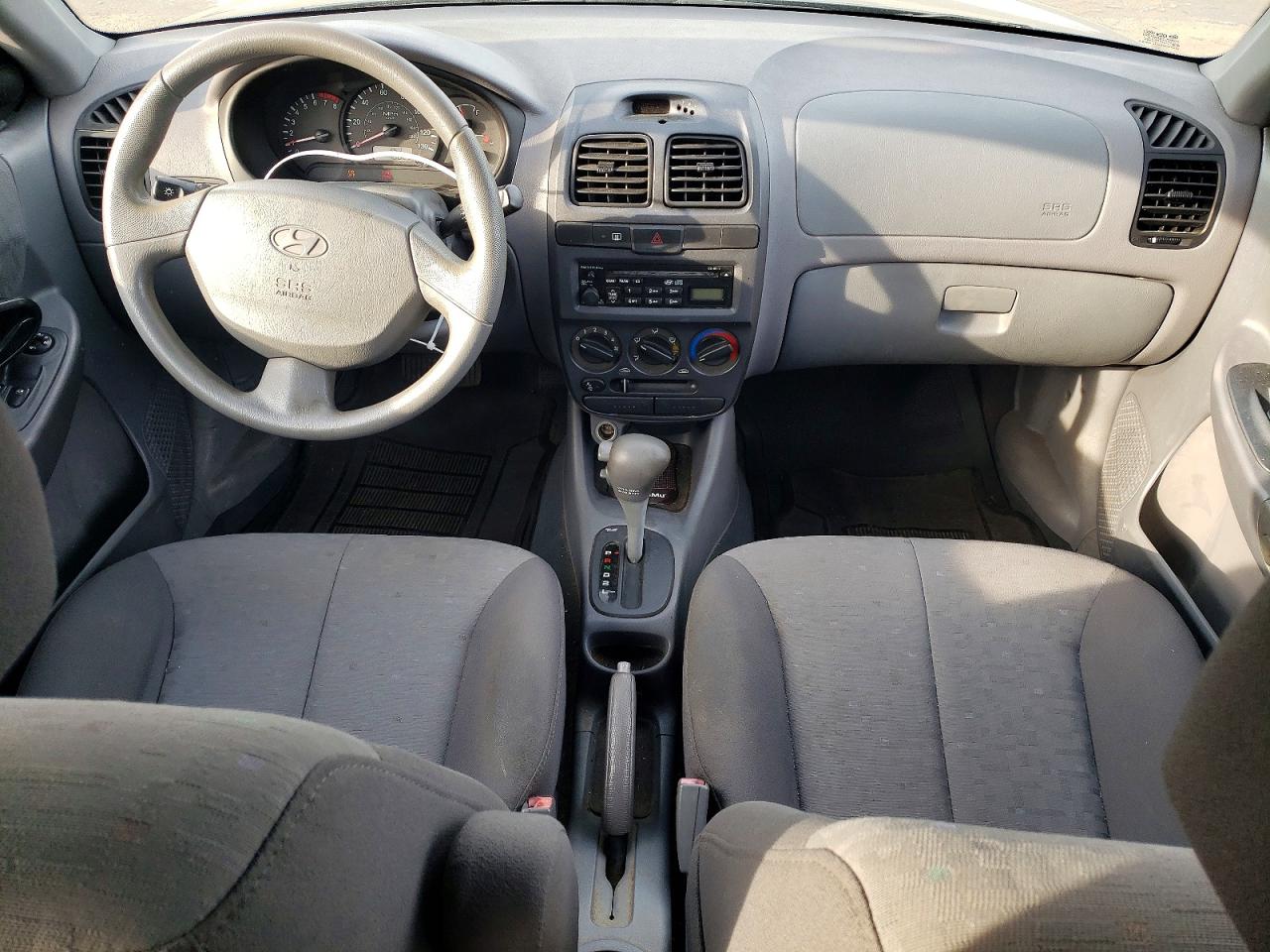 2003 HYUNDAI ACCENT GL photo 8