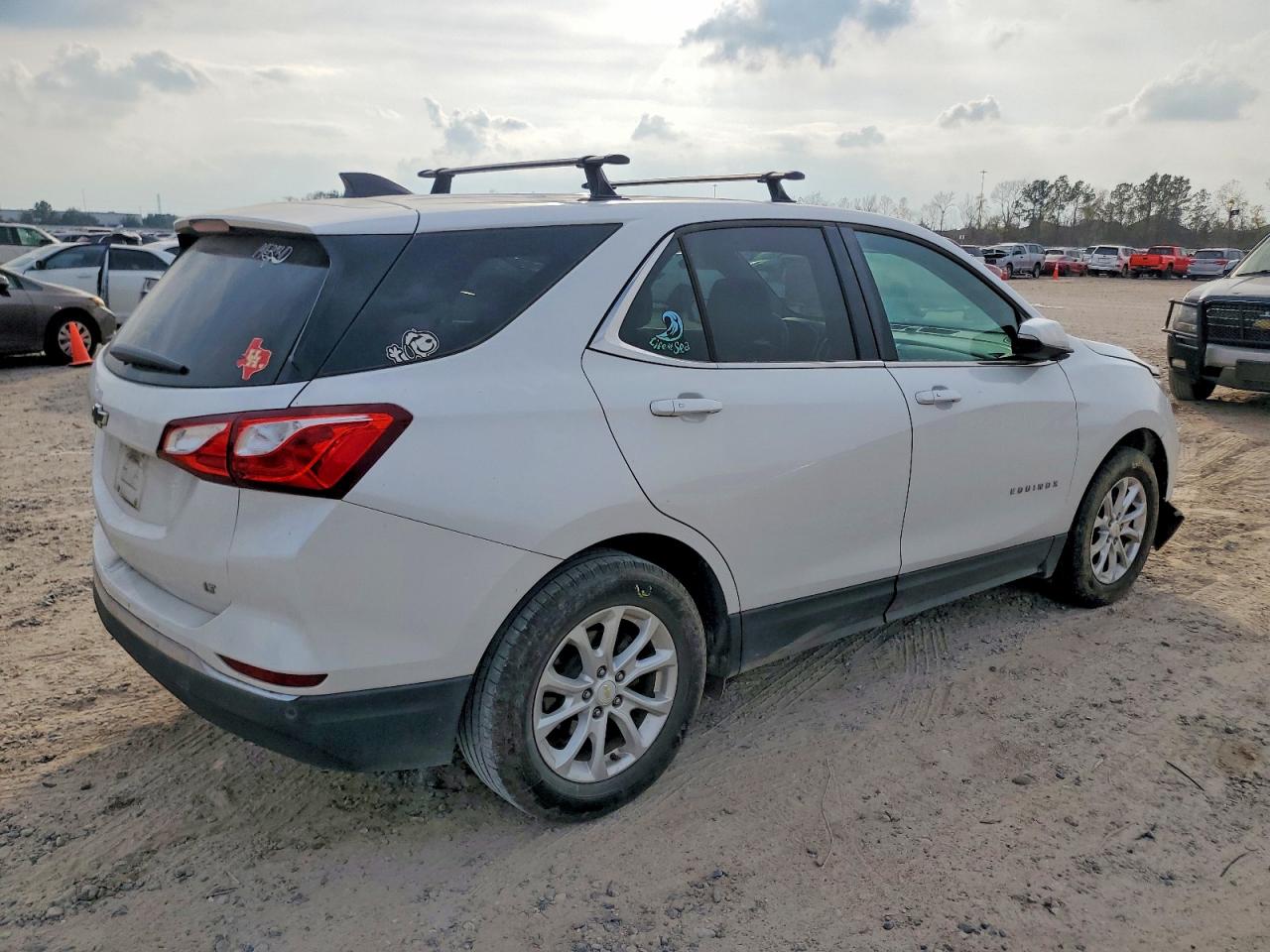 2019 CHEVROLET EQUINOX LT photo 3