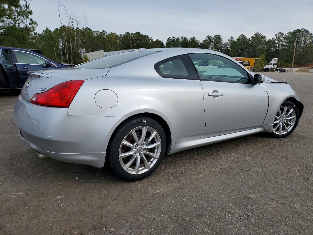 2012 INFINITI G37 BASE photo 3