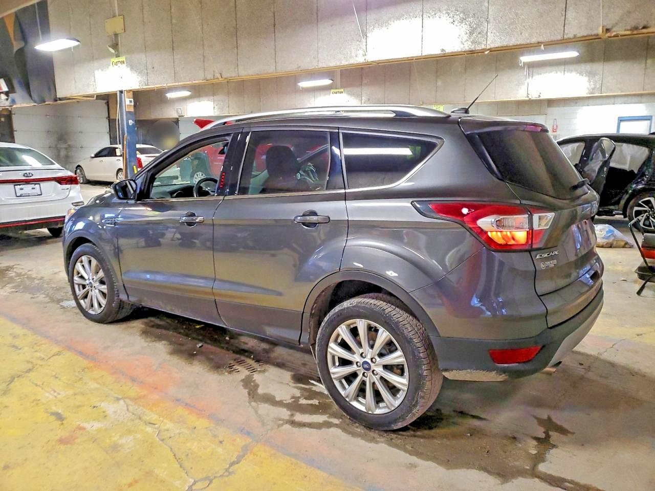 2017 FORD ESCAPE TITANIUM photo 2