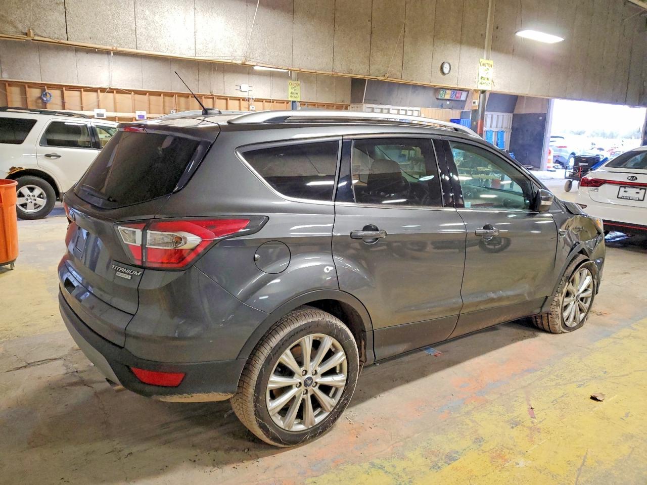 2017 FORD ESCAPE TITANIUM photo 3